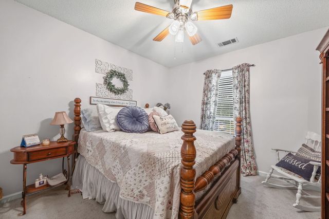 245 OAKSEDGE DR, Oakland, TN 38060