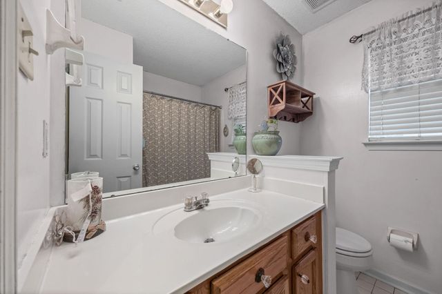 245 OAKSEDGE DR, Oakland, TN 38060