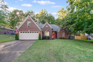 245 OAKSEDGE DR, Oakland, TN 38060