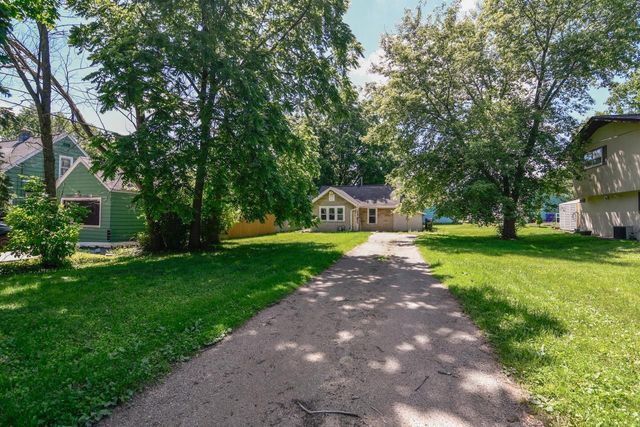 1637 N BENNETT STREET, Appleton, WI 54914