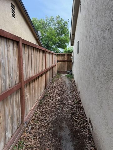 1239 Crestwood Ave, Manteca, CA 95336