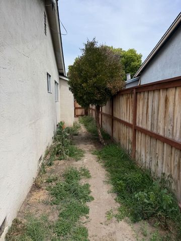 1239 Crestwood Ave, Manteca, CA 95336