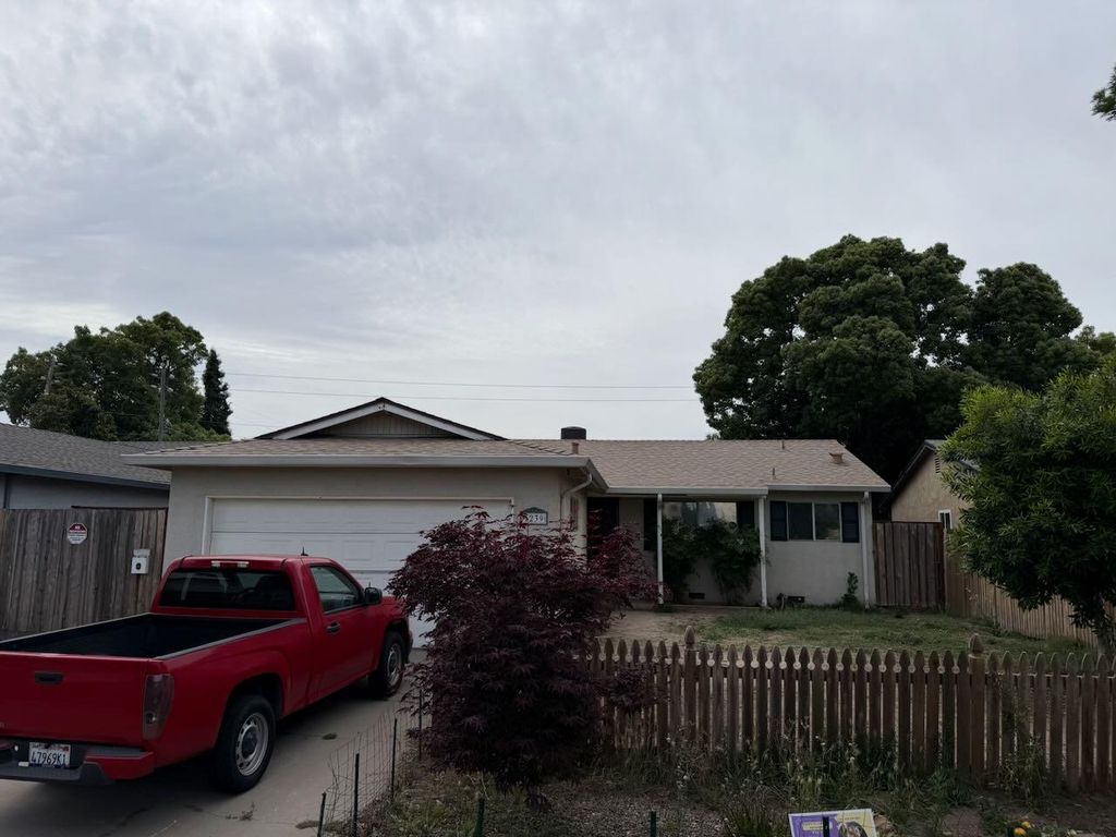 1239 Crestwood Ave, Manteca, CA 95336