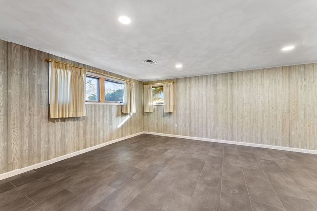 1039 33rd Court, Moline, IL 61265