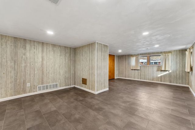 1039 33rd Court, Moline, IL 61265