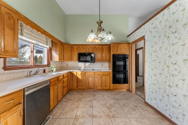 1039 33rd Court, Moline, IL 61265