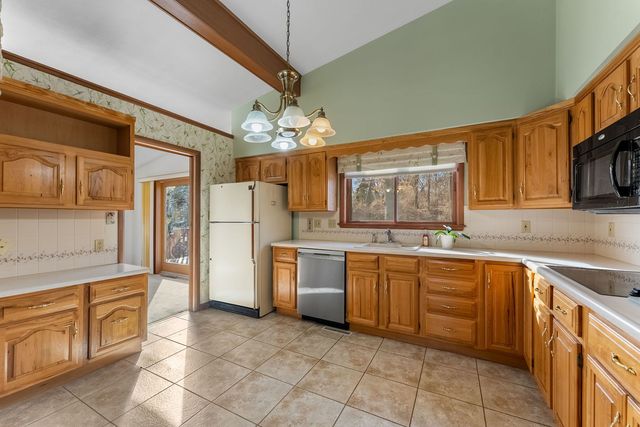 1039 33rd Court, Moline, IL 61265