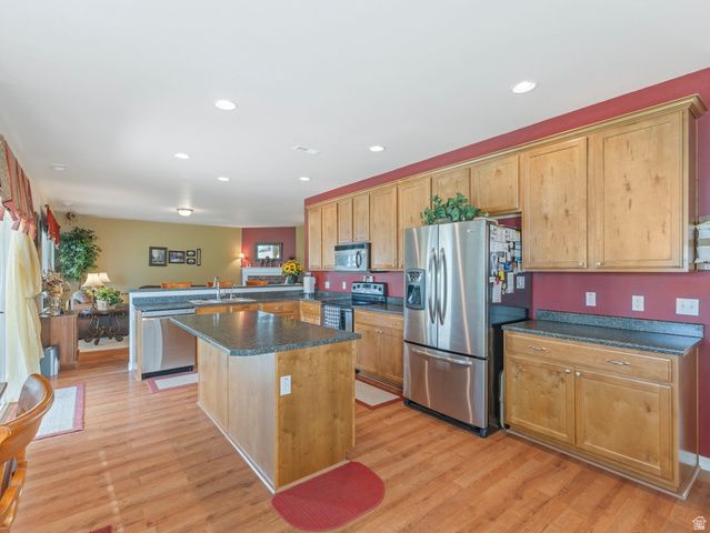 6863 W BREEANNE PL, Herriman, UT 84096