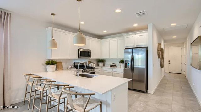 18664 W HIDDENVIEW Drive, Goodyear, AZ 85338