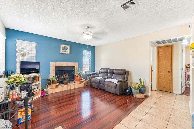 4708 Krissylouise Way, Las Vegas, NV 89121