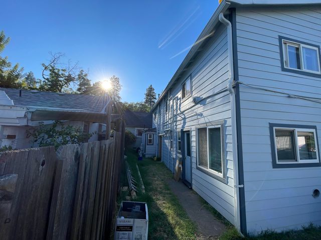 36 Dewey Street, Ashland, OR 97520