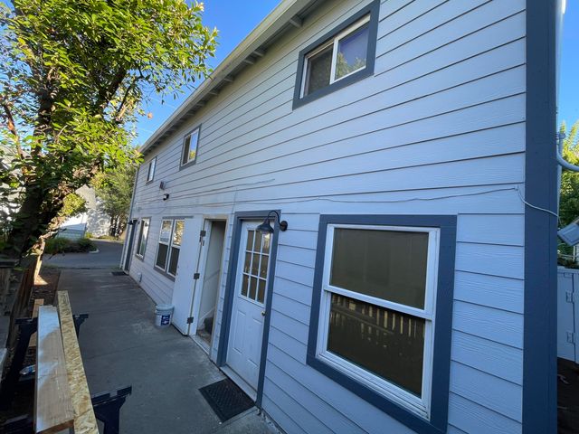 36 Dewey Street, Ashland, OR 97520