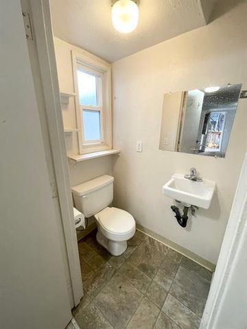 36 Dewey Street, Ashland, OR 97520