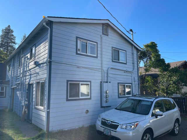 36 Dewey Street, Ashland, OR 97520