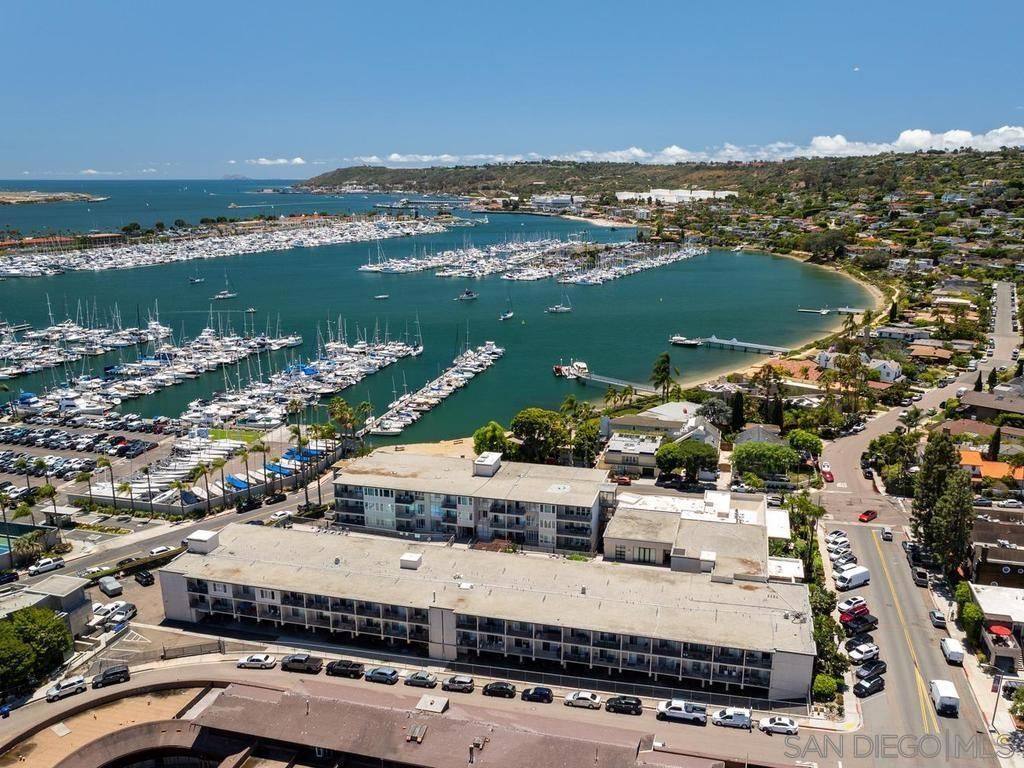 Image 1 of property listing at 1021 Scott 101, San Diego, CA 92106