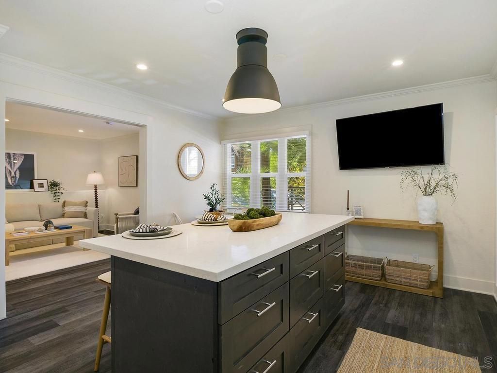Image 10 of property listing at 1021 Scott 101, San Diego, CA 92106