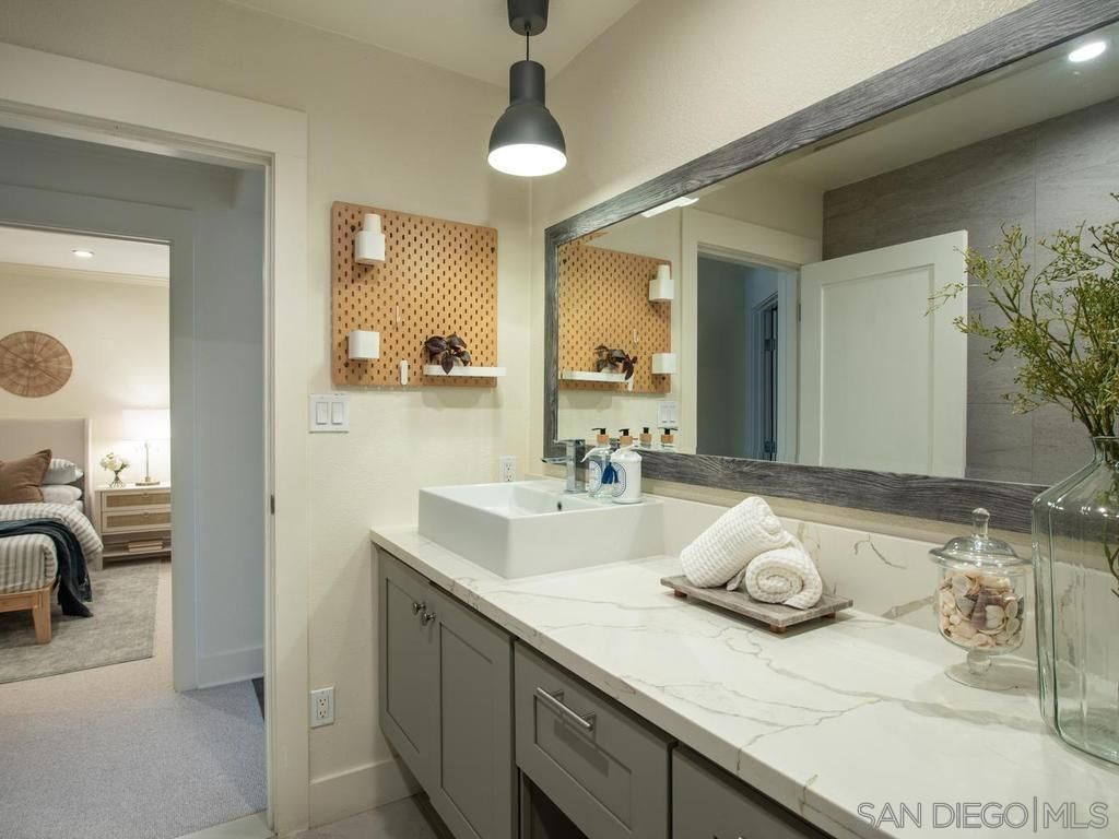 Image 21 of property listing at 1021 Scott 101, San Diego, CA 92106