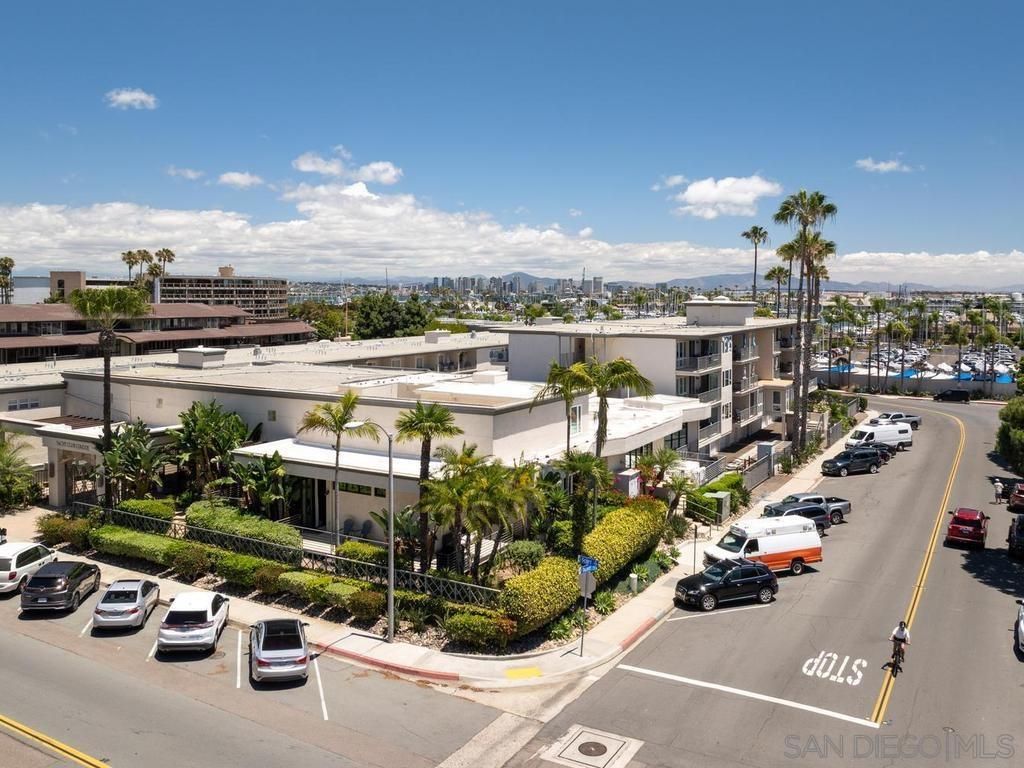 Image 23 of property listing at 1021 Scott 101, San Diego, CA 92106