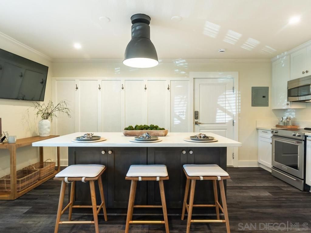 Image 3 of property listing at 1021 Scott 101, San Diego, CA 92106