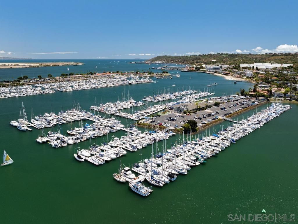 Image 35 of property listing at 1021 Scott 101, San Diego, CA 92106