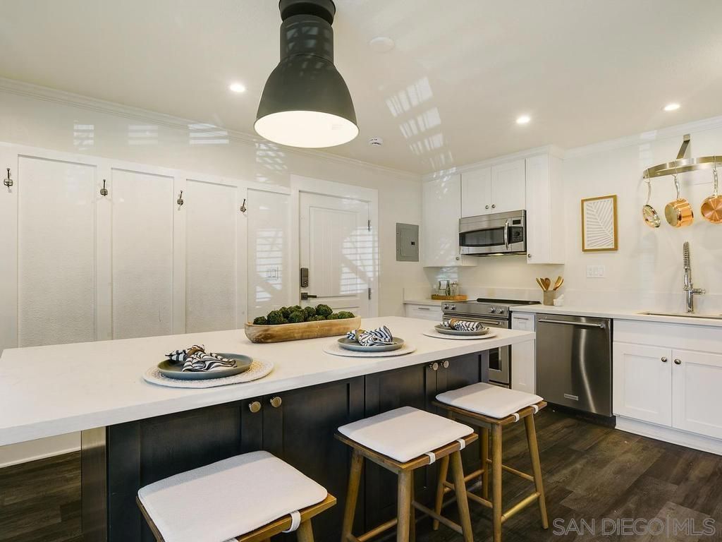 Image 4 of property listing at 1021 Scott 101, San Diego, CA 92106