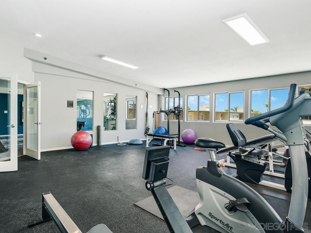 Image 41 of property listing at 1021 Scott 101, San Diego, CA 92106