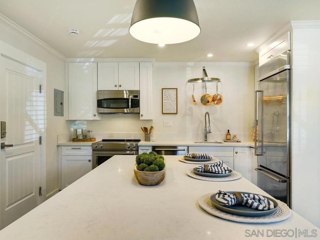 Image 5 of property listing at 1021 Scott 101, San Diego, CA 92106