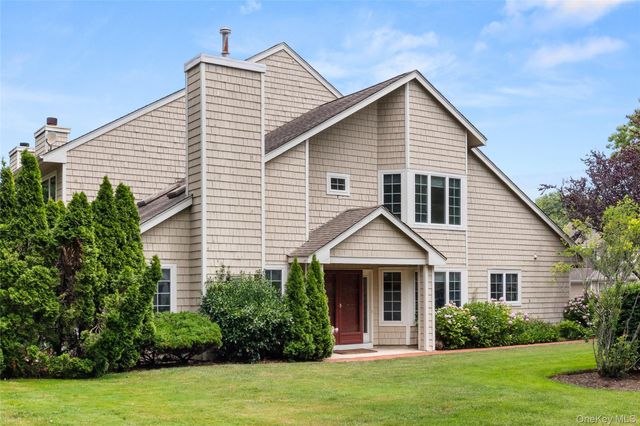 34 Cedar Ridge Lane, Bay Shore, NY 11706