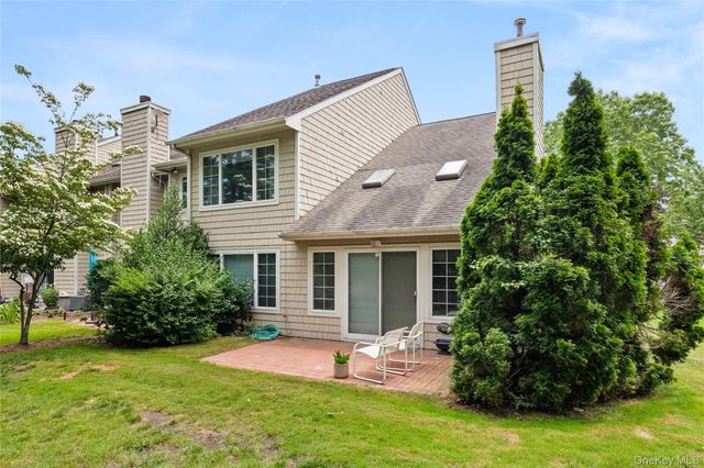 34 Cedar Ridge Lane, Bay Shore, NY 11706