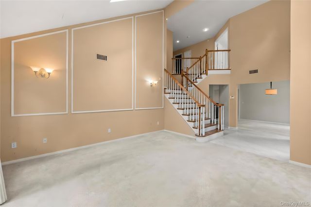 34 Cedar Ridge Lane, Bay Shore, NY 11706