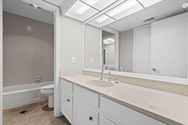 115 World Of Tennis SQ, Lakeway, TX 78738