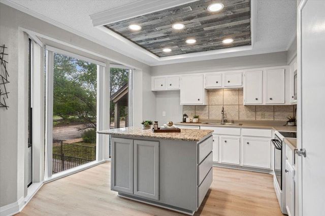 115 World Of Tennis SQ, Lakeway, TX 78738