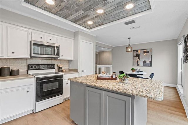 115 World Of Tennis SQ, Lakeway, TX 78738