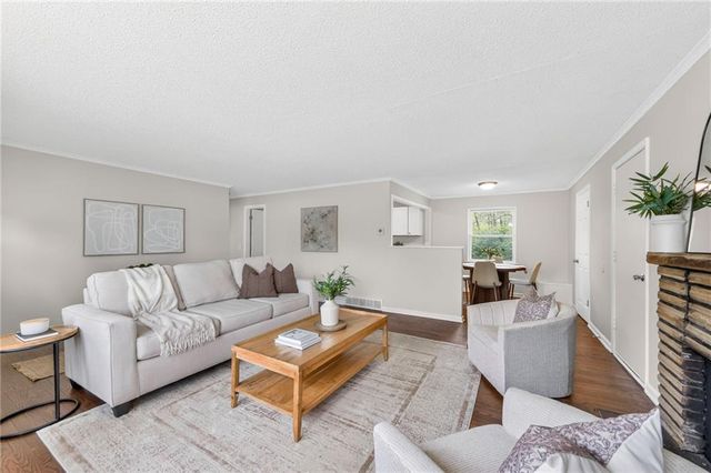 8522 Euclid Avenue, Kansas City, MO 64132