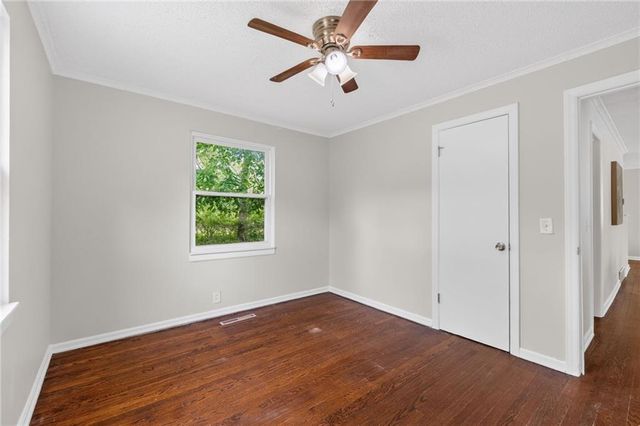 8522 Euclid Avenue, Kansas City, MO 64132