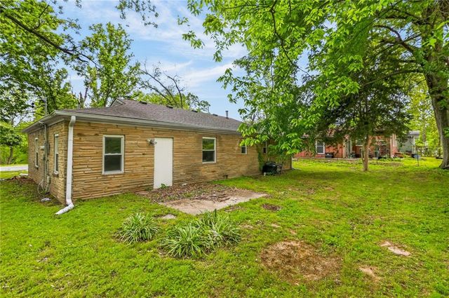 8522 Euclid Avenue, Kansas City, MO 64132