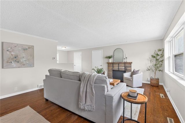 8522 Euclid Avenue, Kansas City, MO 64132