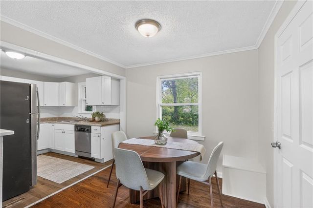 8522 Euclid Avenue, Kansas City, MO 64132