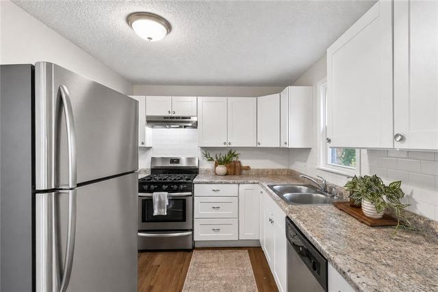 8522 Euclid Avenue, Kansas City, MO 64132