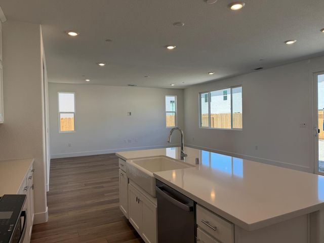 4861 Aucutt Way, Sacramento, CA 95835