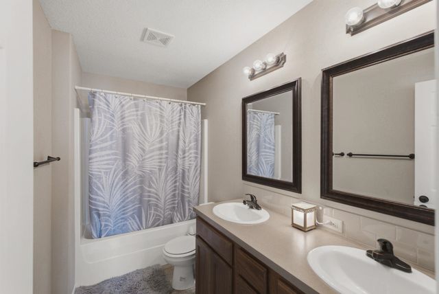 3245 S Bluelake Ct, Wichita, KS 67215