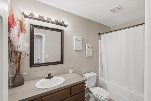 3245 S Bluelake Ct, Wichita, KS 67215