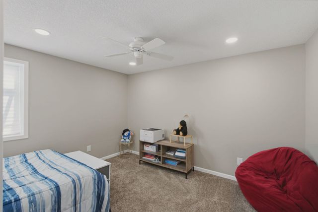 3245 S Bluelake Ct, Wichita, KS 67215