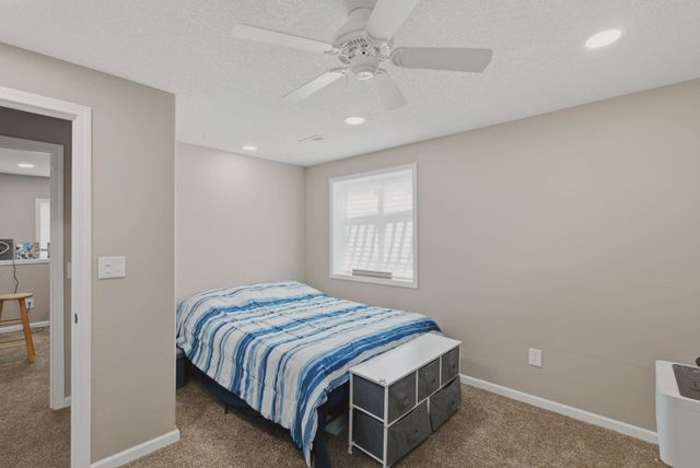 3245 S Bluelake Ct, Wichita, KS 67215