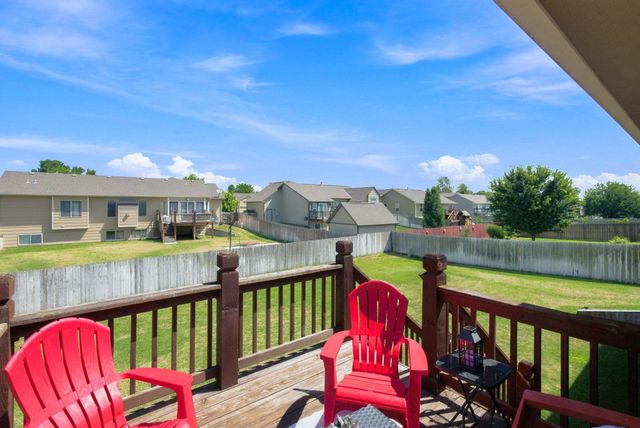 3245 S Bluelake Ct, Wichita, KS 67215