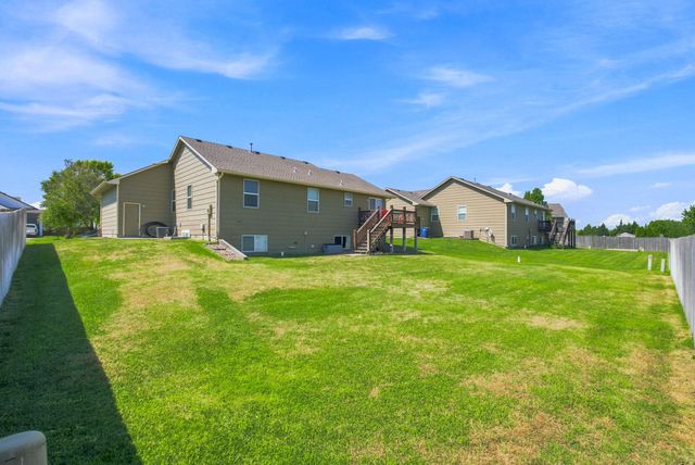 3245 S Bluelake Ct, Wichita, KS 67215
