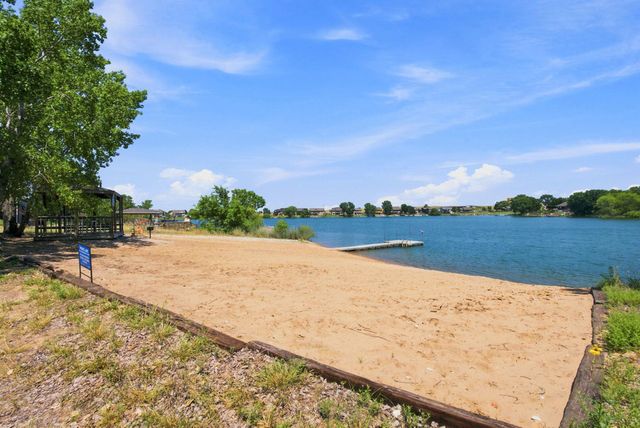 3245 S Bluelake Ct, Wichita, KS 67215