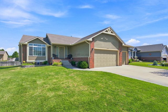 3245 S Bluelake Ct, Wichita, KS 67215