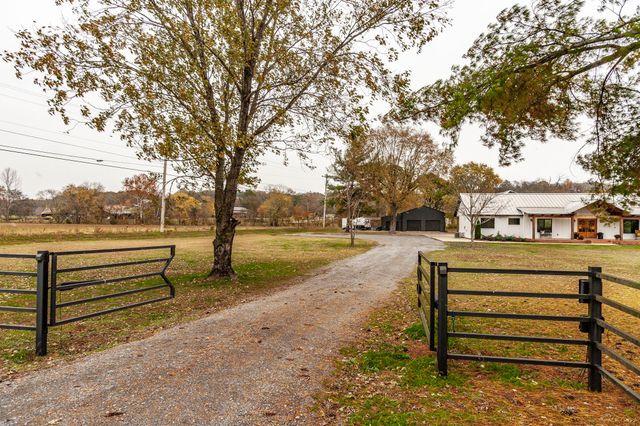 460 Upper Station Camp Crk Rd, Gallatin, TN 37066