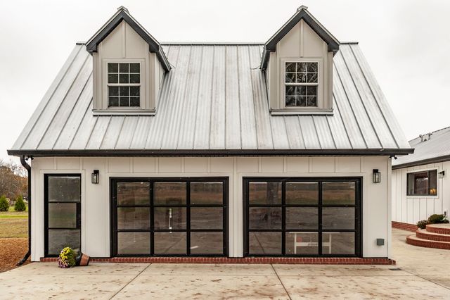 460 Upper Station Camp Crk Rd, Gallatin, TN 37066